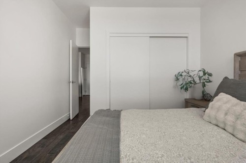 806-2505 17 Avenue Sw, Calgary, AB - Indoor Photo Showing Bedroom