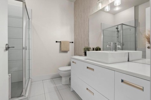 806-2505 17 Avenue Sw, Calgary, AB - Indoor Photo Showing Bathroom
