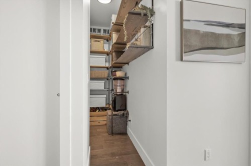 806-2505 17 Avenue Sw, Calgary, AB - Indoor Photo Showing Other Room