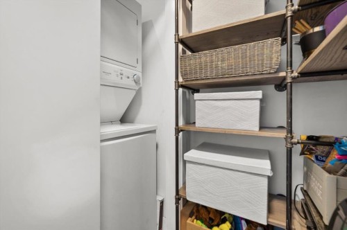 806-2505 17 Avenue Sw, Calgary, AB - Indoor Photo Showing Laundry Room