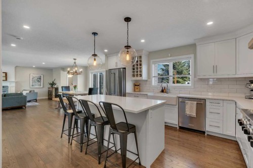 37 Highwood Place Nw, Calgary, AB - Indoor Photo Showing Kitchen With Upgraded Kitchen