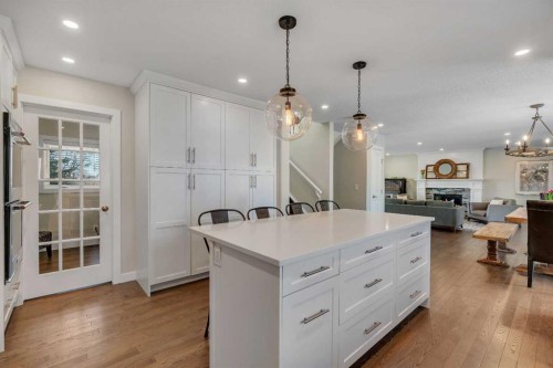 37 Highwood Place Nw, Calgary, AB - Indoor Photo Showing Kitchen With Upgraded Kitchen