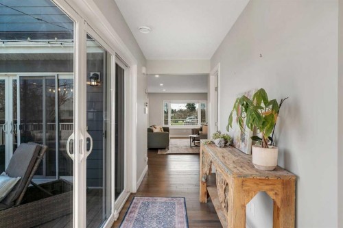 37 Highwood Place Nw, Calgary, AB - Indoor Photo Showing Other Room