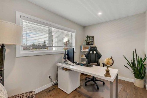 37 Highwood Place Nw, Calgary, AB - Indoor Photo Showing Office