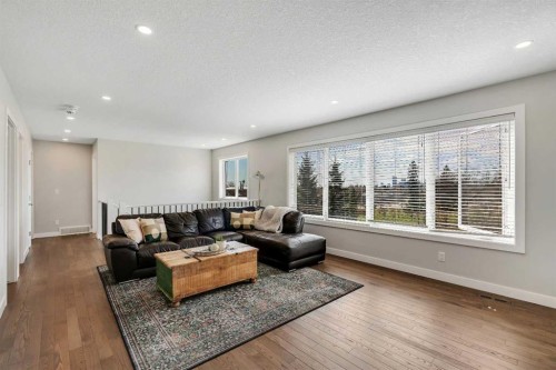 37 Highwood Place Nw, Calgary, AB - Indoor Photo Showing Living Room