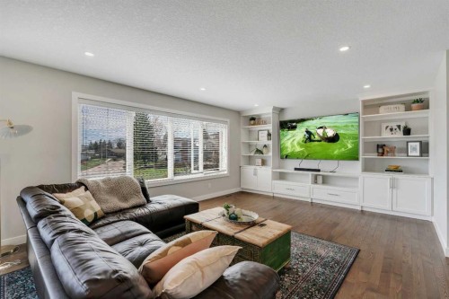 37 Highwood Place Nw, Calgary, AB - Indoor Photo Showing Living Room