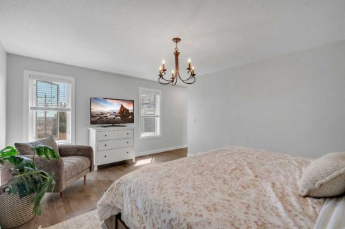 37 Highwood Place Nw, Calgary, AB - Indoor Photo Showing Bedroom