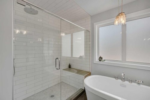 37 Highwood Place Nw, Calgary, AB - Indoor Photo Showing Bathroom