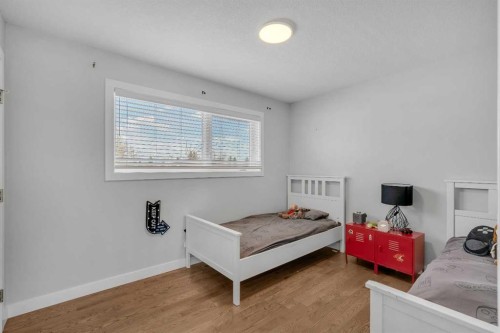 37 Highwood Place Nw, Calgary, AB - Indoor Photo Showing Bedroom