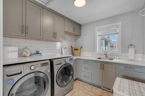 37 Highwood Place Nw, Calgary, AB - Indoor Photo Showing Laundry Room