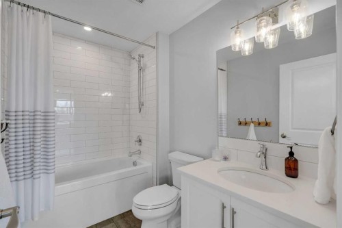 37 Highwood Place Nw, Calgary, AB - Indoor Photo Showing Bathroom