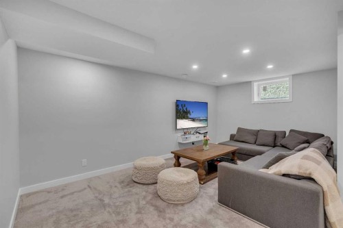 37 Highwood Place Nw, Calgary, AB - Indoor Photo Showing Other Room