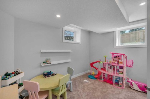 37 Highwood Place Nw, Calgary, AB - Indoor