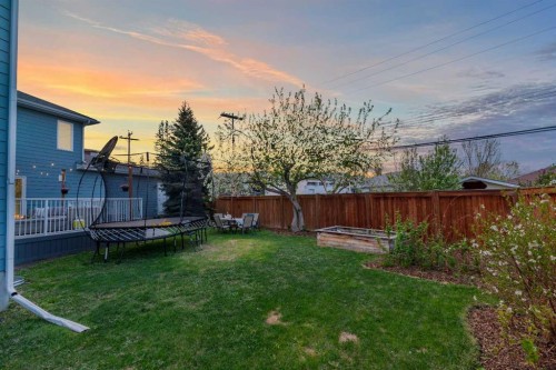 37 Highwood Place Nw, Calgary, AB - Outdoor