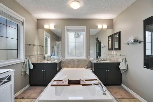109 Cranleigh Place Se, Calgary, AB - Indoor Photo Showing Bathroom