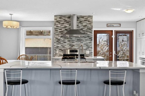 117 Bonitz Court, Carseland, AB - Indoor Photo Showing Kitchen With Upgraded Kitchen