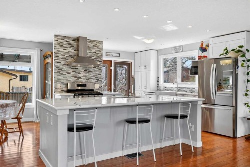 117 Bonitz Court, Carseland, AB - Indoor Photo Showing Kitchen With Upgraded Kitchen