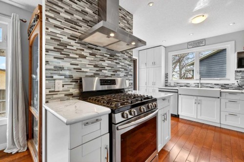 117 Bonitz Court, Carseland, AB - Indoor Photo Showing Kitchen With Upgraded Kitchen