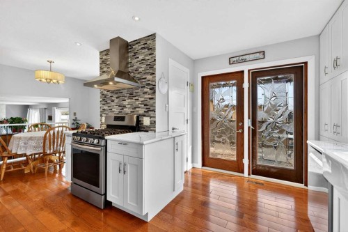 117 Bonitz Court, Carseland, AB - Indoor Photo Showing Kitchen