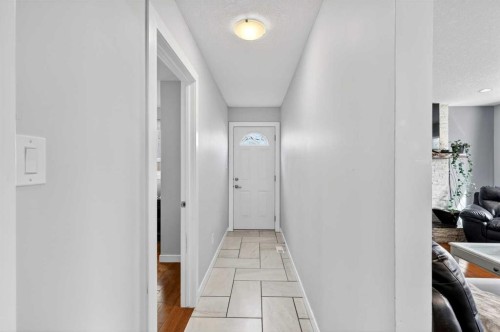 117 Bonitz Court, Carseland, AB - Indoor Photo Showing Other Room