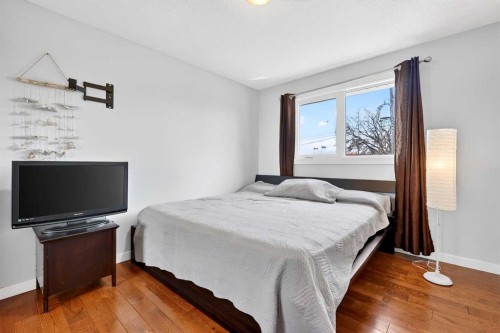 117 Bonitz Court, Carseland, AB - Indoor Photo Showing Bedroom