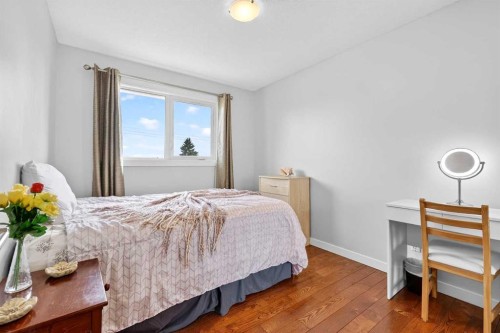 117 Bonitz Court, Carseland, AB - Indoor Photo Showing Bedroom