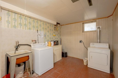 719 27 Avenue Nw, Calgary, AB - Indoor Photo Showing Bedroom