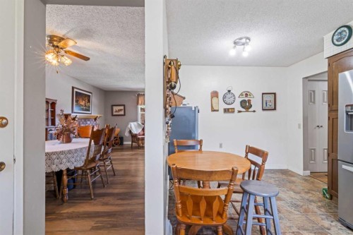 7 Canna Bay Sw, Calgary, AB - Indoor Photo Showing Dining Room