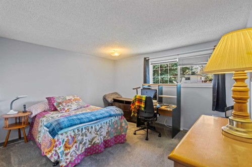 7 Canna Bay Sw, Calgary, AB - Indoor Photo Showing Bedroom