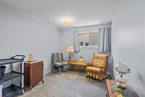 7 Canna Bay Sw, Calgary, AB - Indoor