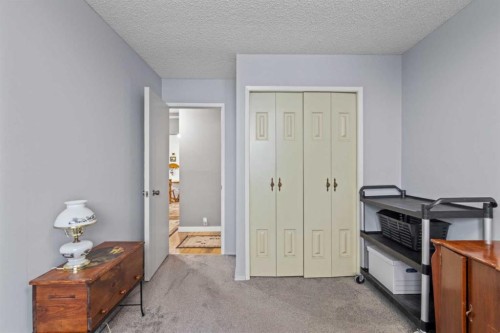 7 Canna Bay Sw, Calgary, AB - Indoor