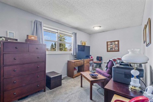 7 Canna Bay Sw, Calgary, AB - Indoor