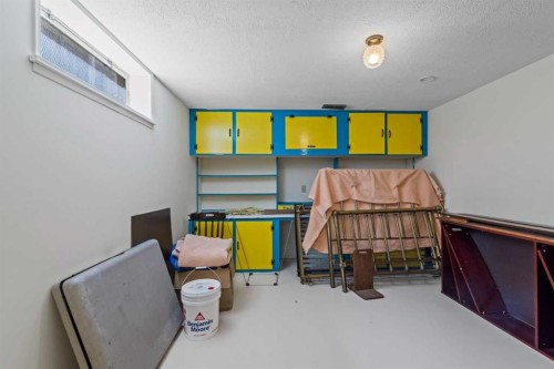 7 Canna Bay Sw, Calgary, AB - Indoor