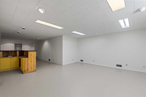7 Canna Bay Sw, Calgary, AB - Indoor