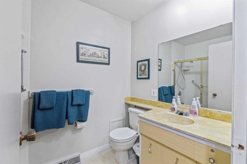 7 Canna Bay Sw, Calgary, AB - Indoor Photo Showing Bathroom