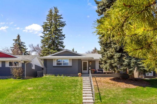 7 Canna Bay Sw, Calgary, AB - Outdoor With Facade