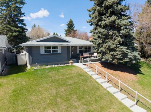 7 Canna Bay Sw, Calgary, AB - Outdoor