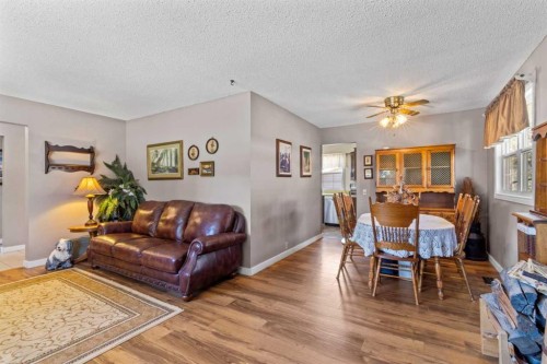 7 Canna Bay Sw, Calgary, AB - Indoor