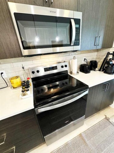 205-700 Shawnee Square Sw, Calgary, AB - Indoor Photo Showing Kitchen