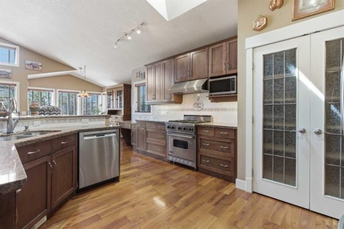 183 Discovery Ridge Way Sw, Calgary, AB - Indoor Photo Showing Kitchen