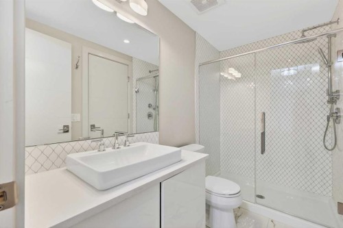 101-23 Mahogany Circle Se, Calgary, AB - Indoor Photo Showing Bathroom