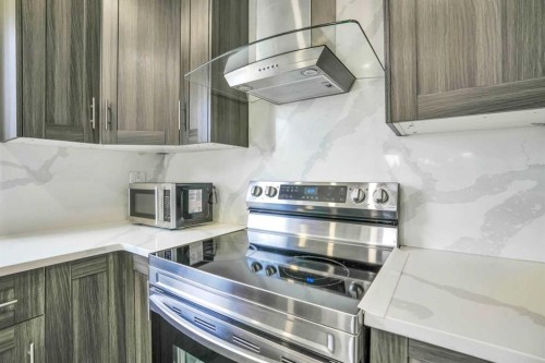 76 Aberfoyle Close Ne, Calgary, AB - Indoor Photo Showing Kitchen