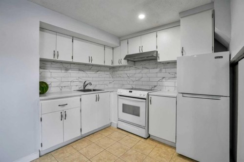 76 Aberfoyle Close Ne, Calgary, AB - Indoor Photo Showing Kitchen