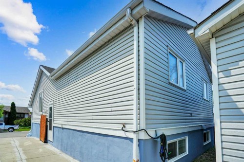 76 Aberfoyle Close Ne, Calgary, AB - Outdoor