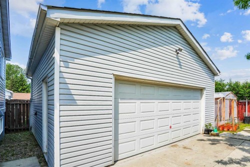 76 Aberfoyle Close Ne, Calgary, AB - Outdoor