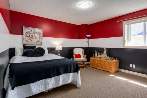 195 Willowmere Close, Chestermere, AB - Indoor Photo Showing Bedroom