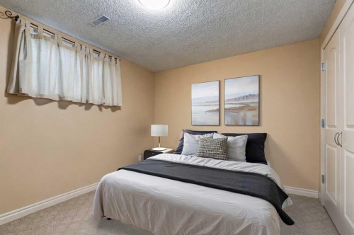 195 Willowmere Close, Chestermere, AB - Indoor Photo Showing Bedroom