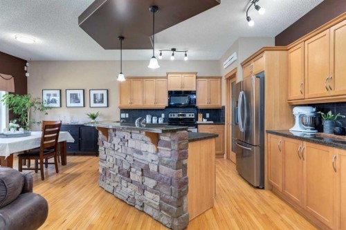 195 Willowmere Close, Chestermere, AB - Indoor Photo Showing Kitchen With Stainless Steel Kitchen