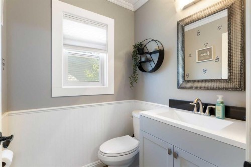 1030 Mckenzie Lake Bay Se, Calgary, AB - Indoor Photo Showing Bathroom
