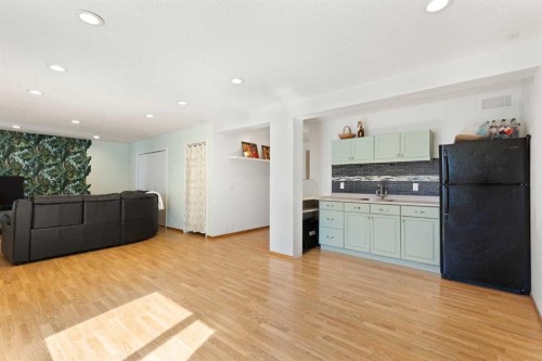 1030 Mckenzie Lake Bay Se, Calgary, AB - Indoor